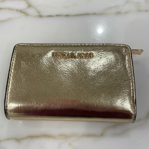 Michael Kors Gold Wallet—BEAUTIFUL!!  Great size—New With Tags—$188 - Picture 1 of 12